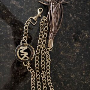 Chain gold belt with adjustable size